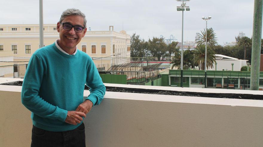 Jorge Munguía, en una terraza de Las Palmas de Gran Canaria.