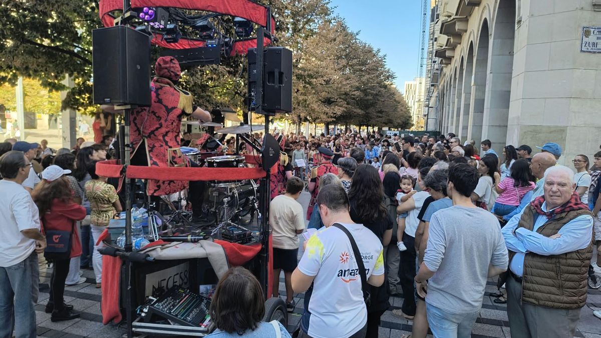 Animación de calle Fiestas del Pilar 2026.