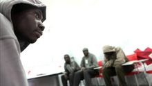 Rescatan a 32 inmigrantes en cuatro barcas hinchables en el Estrecho