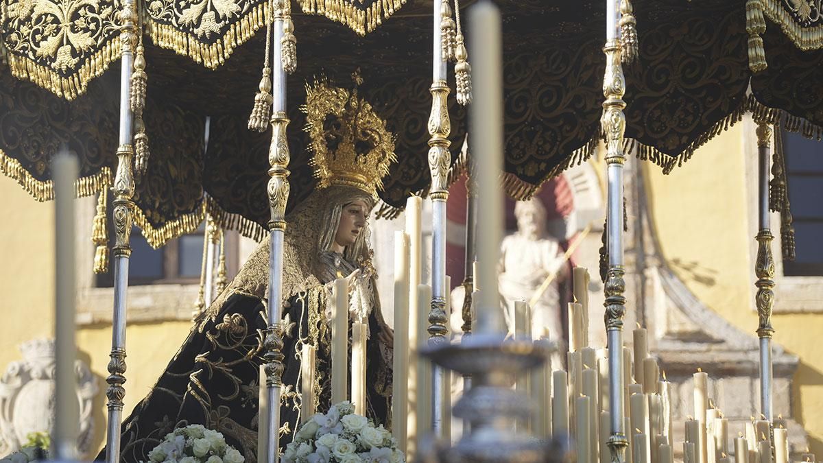 La procesión de la Hermandad del Caído, en imágenes