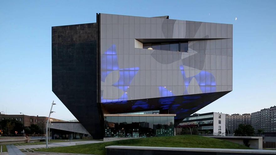 Edificio de Carme Pinós