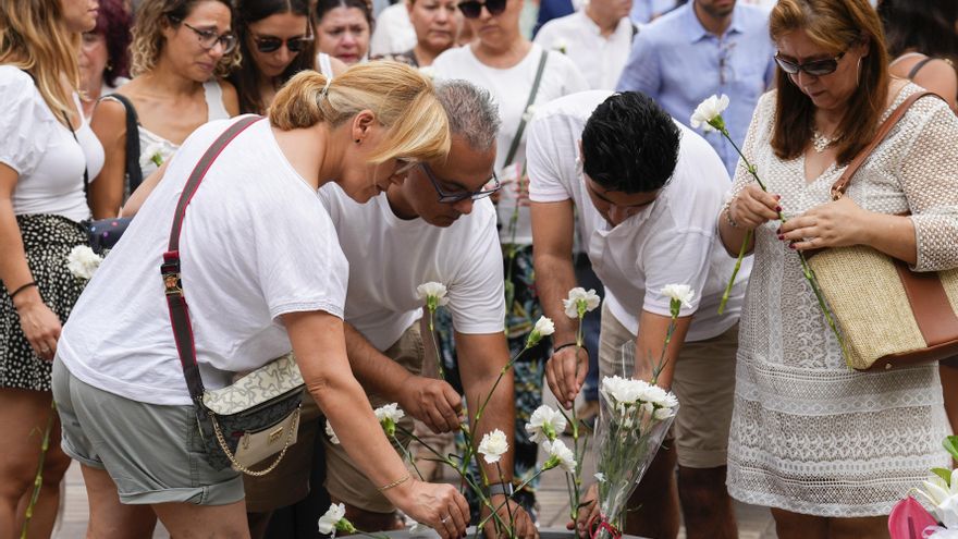 Los gritos y abucheos de un grupo de manifestantes empañan el homenaje a las víctimas del atentado de la Rambla
