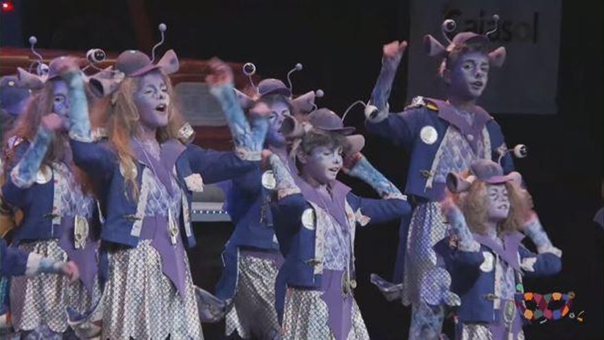 El carnaval gaditano saca su artillería: de la arremetida de Martínez Ares contra el PP a la comparsa de Bienvenido cantando en lenguas cooficiales