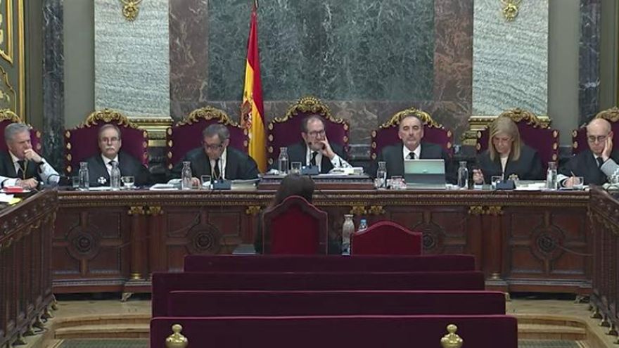 La expareja de Ábalos reconoce en el juicio que cobró un sueldo de dos empresas públicas sin ir a trabajar