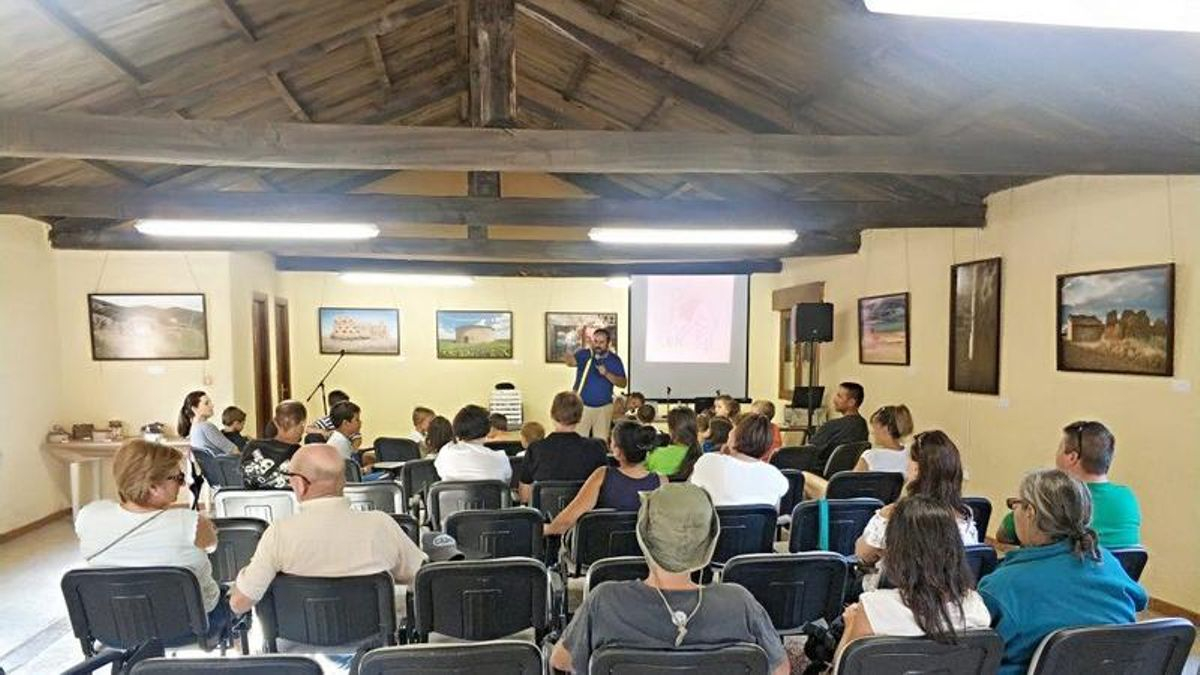 Cuando la cultura triunfa en una de las comarcas más despobladas de España: la Feria del Libro de Cabrera cumple diez años