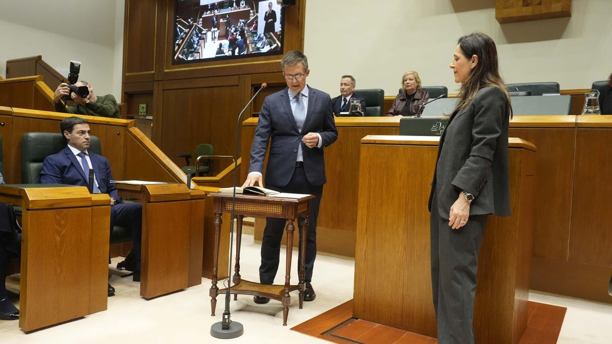 Mancisidor arranca al frente del Ararteko analizando la decisión de la Ertzaintza de informar del origen de los detenidos