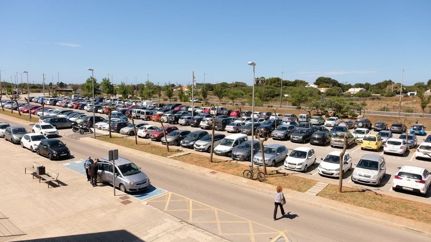 El aparcamiento del Hospital Mateu Orfila antes que comience la instalación de placas fotovoltaicas.