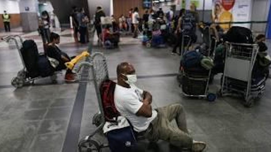 Brasil vuelve a imponer el barbijo en los vuelos por el aumento de casos de Covid-19