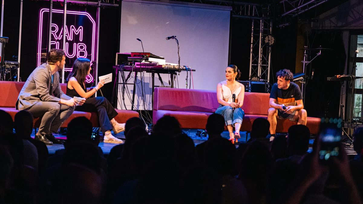 Sergi Pitarch i María Palau dialoguen amb La Maria i Arnau, de Malifeta.