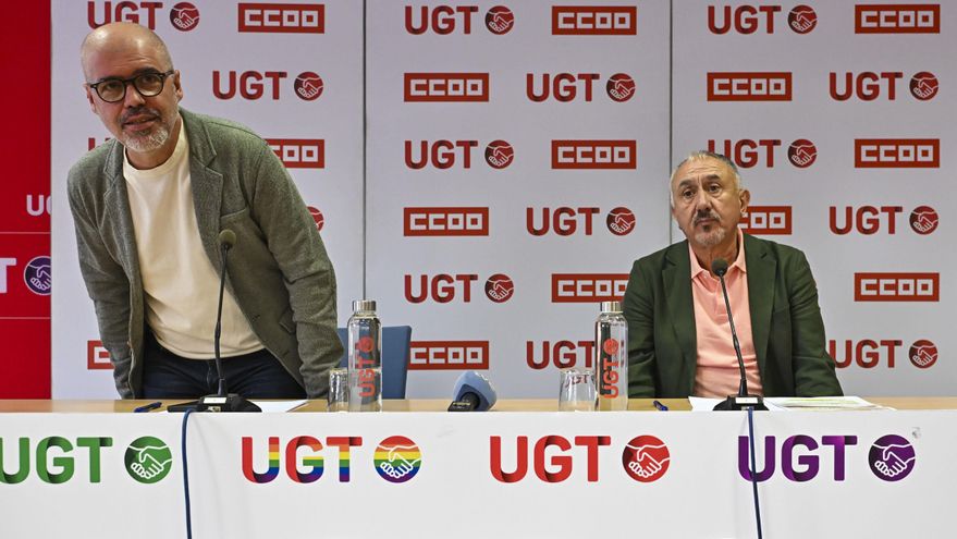 Los secretarios generales de UGT y CCOO, Pepe Álvarez (dcha) y Unai Sordo, ofrecen una rueda de prensa conjunta en la que han anunciado concentraciones y movilizaciones el miércoles coincidiendo con el debate a la totalidad del proyecto de ley que reduce la jornada laboral, para exigir a los grupos del Congreso que no veten la norma y permitan su tramitación parlamentaria, ante la posibilidad de que la iniciativa sea rechazada. EFE/Fernando Villar