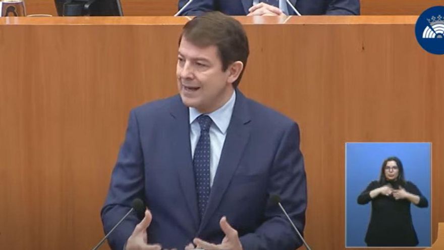 Alfonso Fernández Mañueco, candidato a revalidar su cargo como presidente de Castilla y León, durante la sesión de investidura