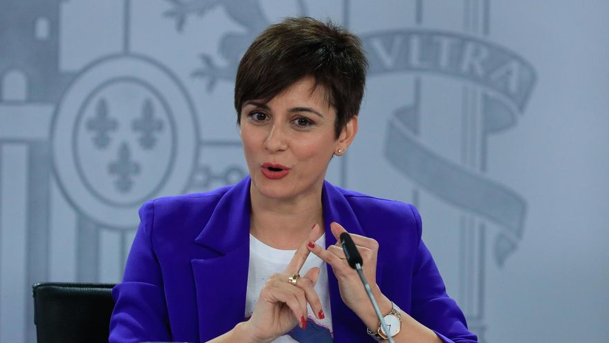 La portavoz del Gobierno y ministra de Política Territorial, Isabel Rodríguez durante la rueda de prensa tras el Consejo de Ministros celebrado en el Palacio de la Moncloa este martes.
