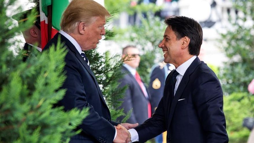 Trump alaba la "muy firme" política migratoria de Italia