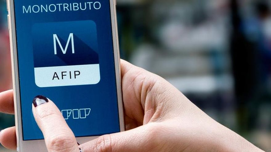 Casi la mitad de los monotributistas registrados tiene deudas con la AFIP