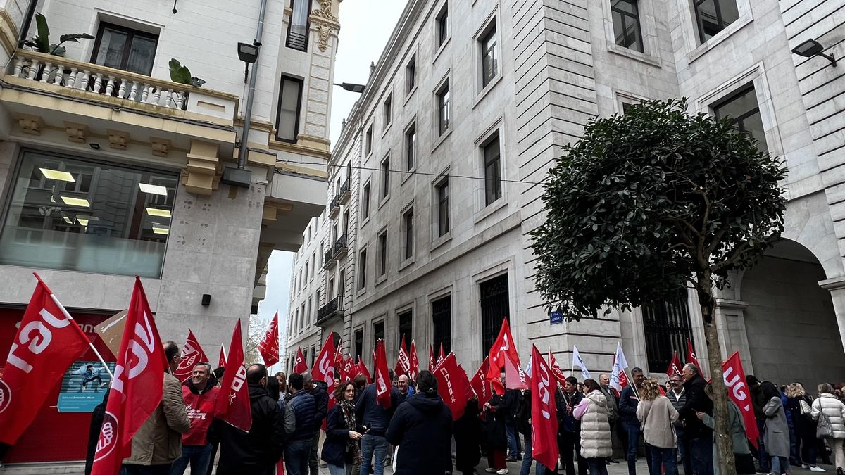 Protesta de empleados de la banca coincidiendo con la jornada de huelga de 24 horas
