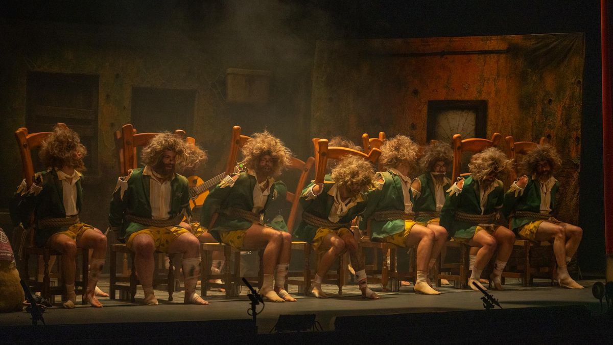 En cada función habrá al menos una agrupación cabeza de serie