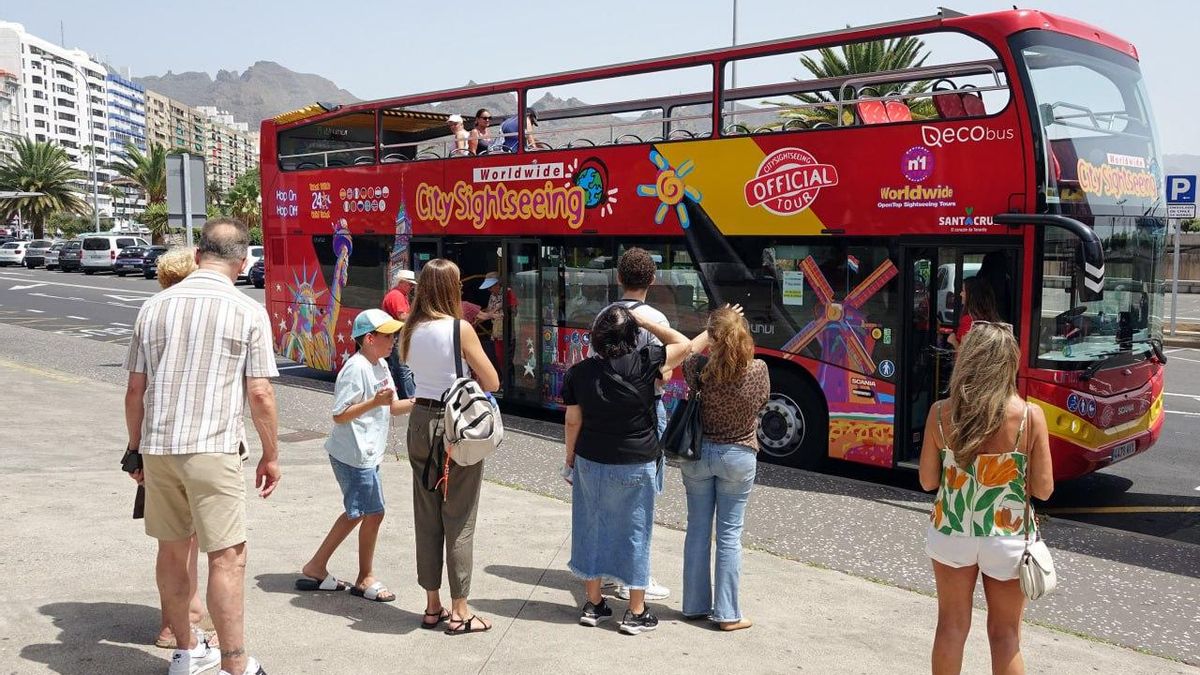 La guagua turística de Santa Cruz de Tenerife será gratuita para los residentes las tardes de Semana Santa