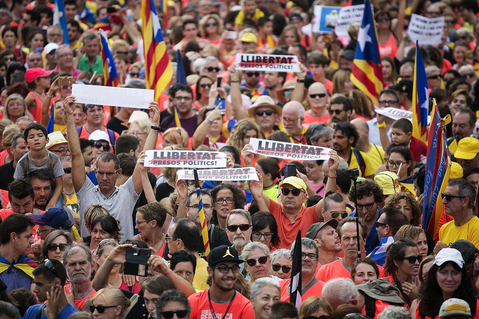 Manifestantes durante la Diada de 2018 / ROBERT BONET
