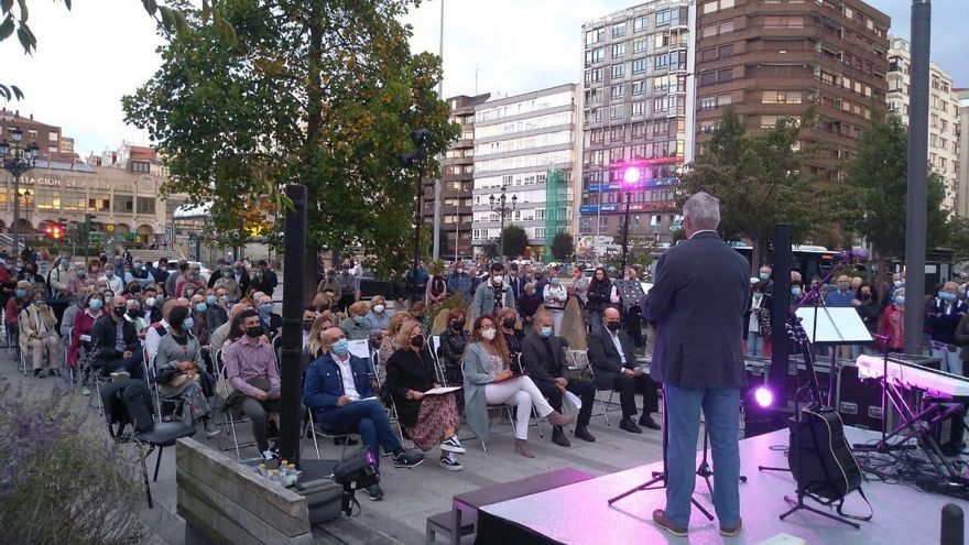 El homenaje a las víctimas ha sido organizado por Desmemoriados.