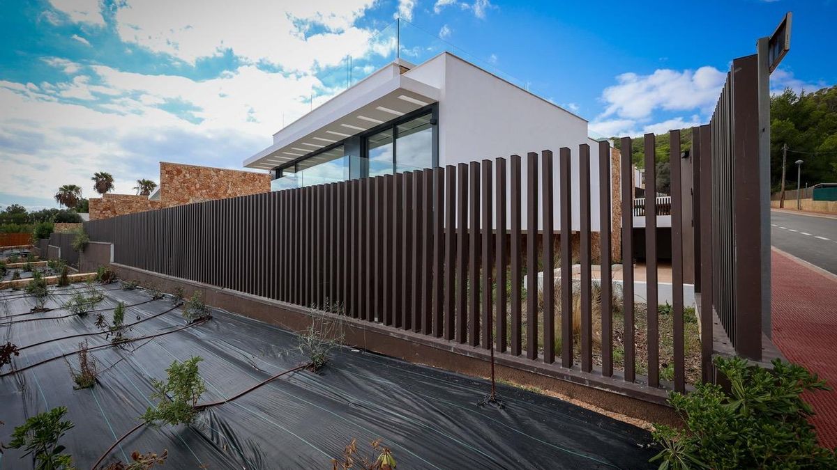 Segons la web de la promotora, algunes de les piscines es troben a les terrasses de les cases.