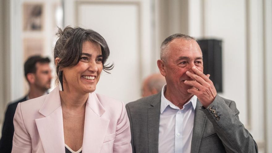 La portavoz de Más Madrid en la Asamblea de Madrid, Manuela Bergerot, junto al síndic de Compromís Joan Baldoví.