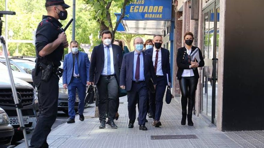 Los Gobiernos central y vasco exhiben en público sus "discrepancias" por el final del estado de alarma en Euskadi, la comunidad con la incidencia más alta