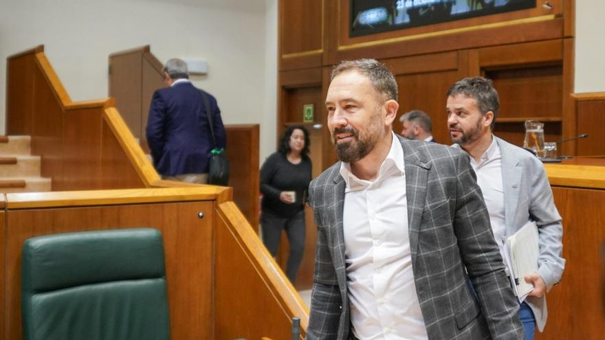 Archivo - El consejero de Vivienda y Agenda Urbana, Denis Itxaso, en el Parlamento Vasco.