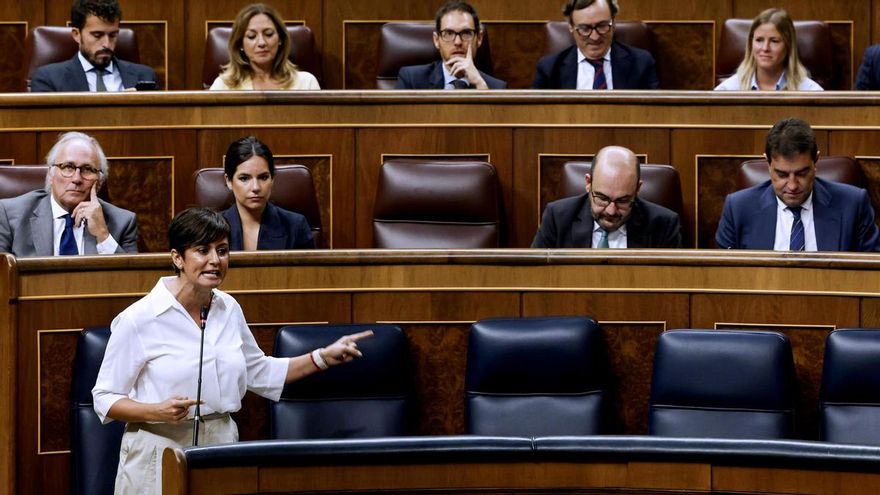 La ministra de Vivienda y Agenda Urbana, Isabel Rodríguez, interviene la sesión de control al Gobierno celebrada este miércoles en el Congreso.