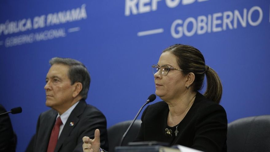 En la imagen, la ahora exministra de Salud de Panamá Rosario Turner Montenegro, junto al presidente panameño, Laurentino Cortizo.