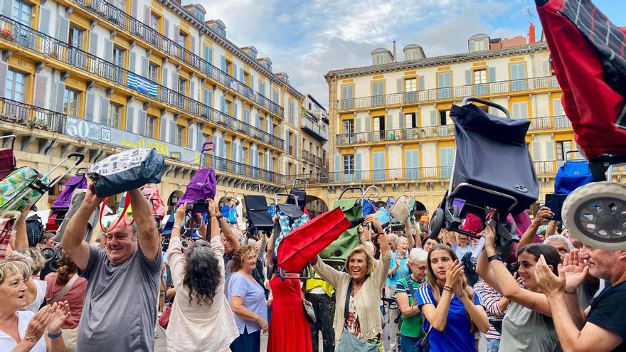 Donostia cumple un mes sin cenas solidarias mientras KAS sigue denunciando acoso policial