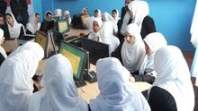 Estudiantes en el centro 'Amina Fadawi High School', en un programa de a ONG Digital Citizen Fund.