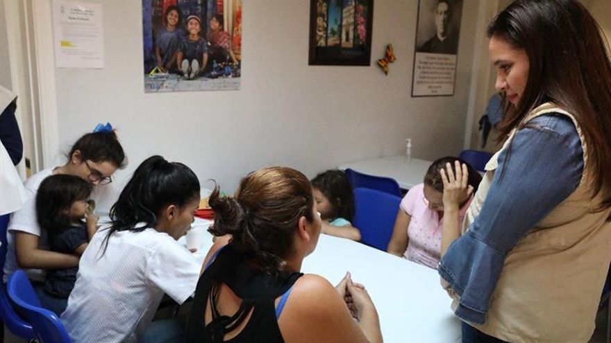 La primera dama de Honduras atestigua en EE.UU. el anhelo de los niños por la reunificación