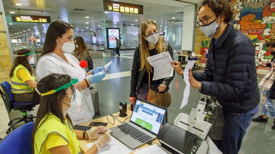 Los turistas nacionales vacunados ya no tendrán que presentar una prueba PCR al entrar en Canarias