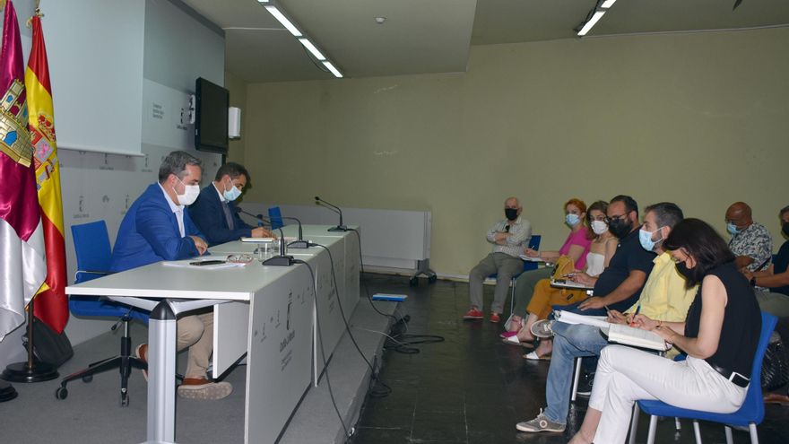 Reunión entre la Consejería y los regantes