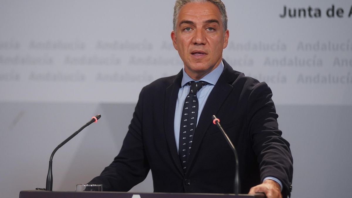 El consejero de la Presidencia, Administración Pública e Interior y portavoz del Gobierno en funciones, Elías Bendodo, comparecen en la rueda de prensa posterior a la reunión del Consejo de Gobierno a 22 de junio del 2022 en Sevilla (Andalucía, España)