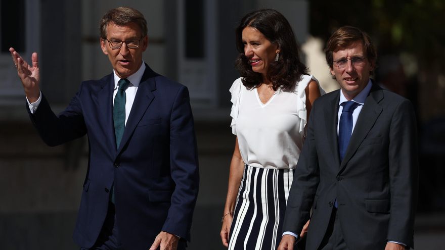 El líder del PP, Alberto Núñez Feijóo; la consejera de Presidencia de la Comunidad de Madrid, Eugenia Carballedo; y el alcalde de Madrid, José Luis Martínez-Almeida, a su llegada a la apertura del Año Judicial 2022-2023.