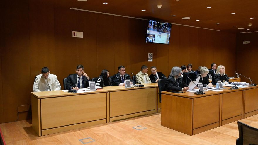 Testigos del crimen de Samuel vinculan a dos acusados con la agresión y a un tercero tratando de dar una patada