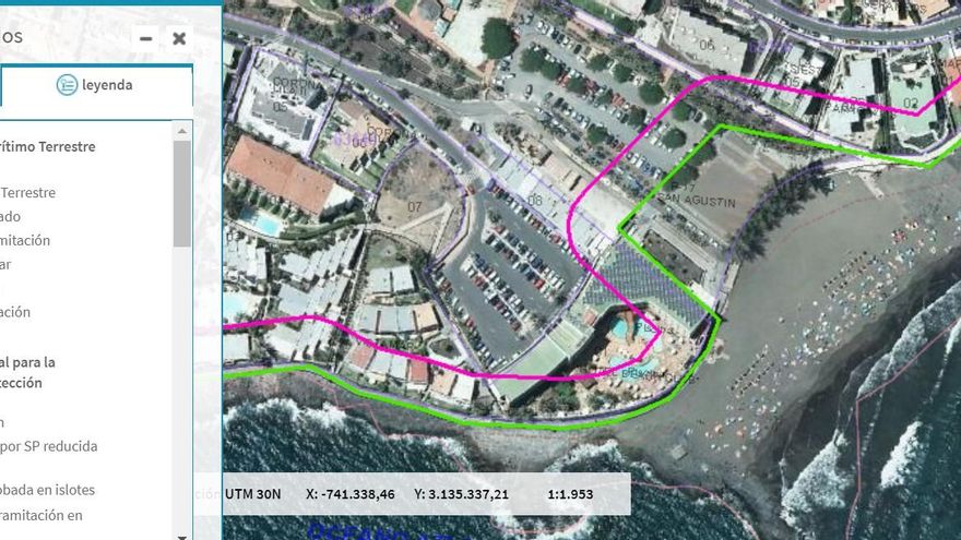 Límite de Dominio Público Marítimo Terrestre, marcado con la línea verde. El Hotel Beach Club se sitúa en la curva de la avenida de la playa de San Agustín