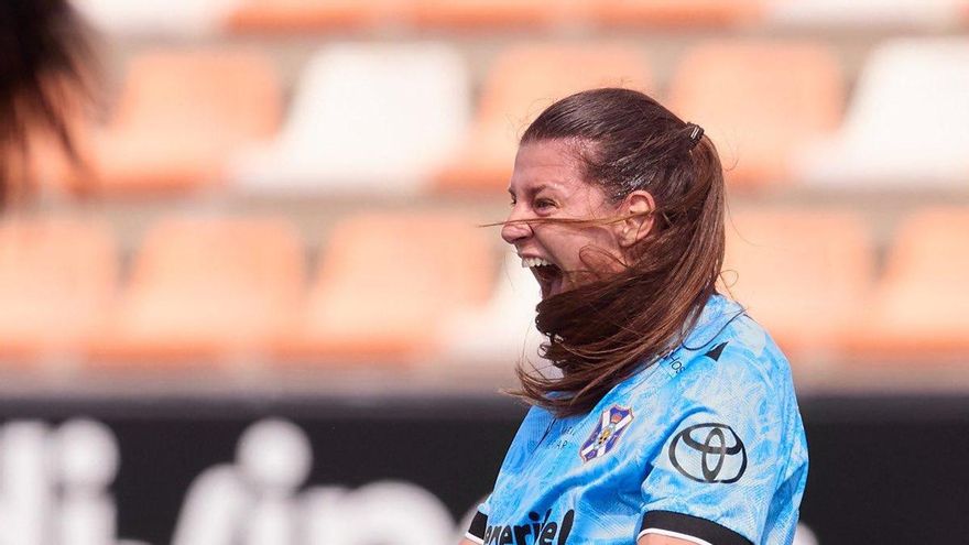 Carlota Suárez desata la locura en el minuto 101 dando al Costa Adeje Tenerife su primera victoria