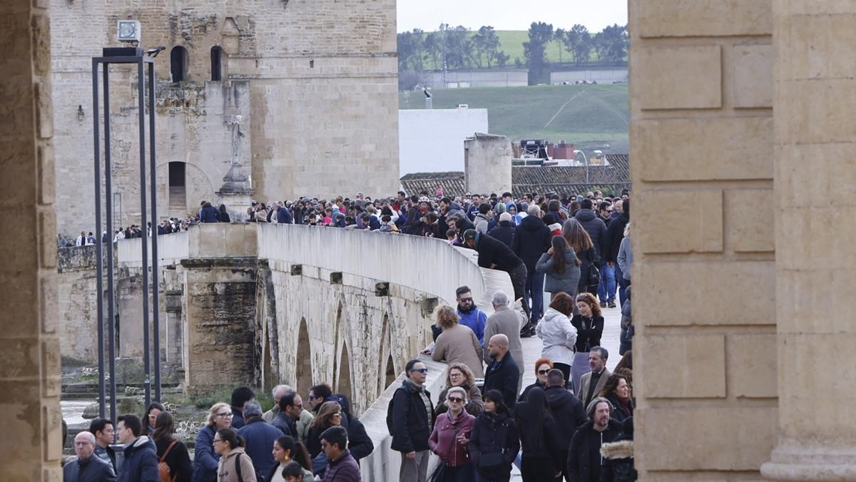 Las imágenes de la reapertura del Puente Romano tras el temporal