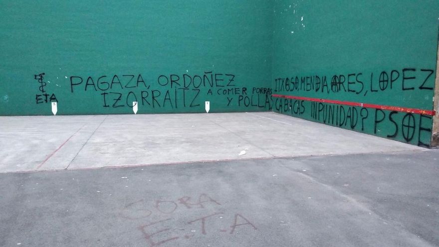Denuncian la aparición de pintadas contra Consuelo Ordóñez, Maite Pagazaurtundua y el PSE en el frontón de Hernani