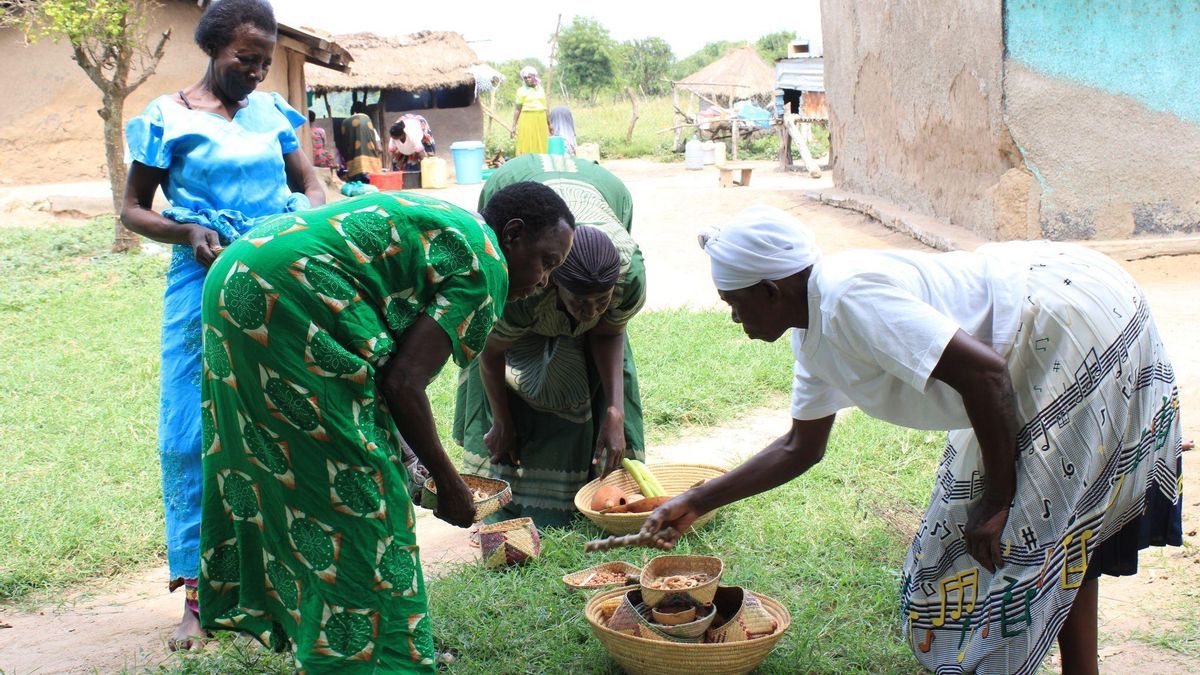 Mujeres guardianas de semillas de la comunidad Bagungu.