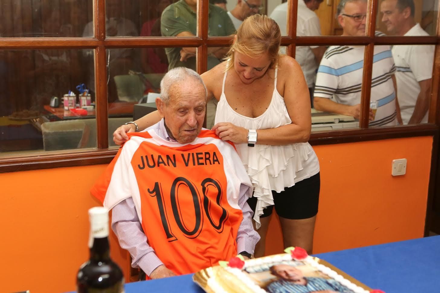 Juan Viera celebra su 100 cumpleaños. (ALEJANDRO RAMOS)