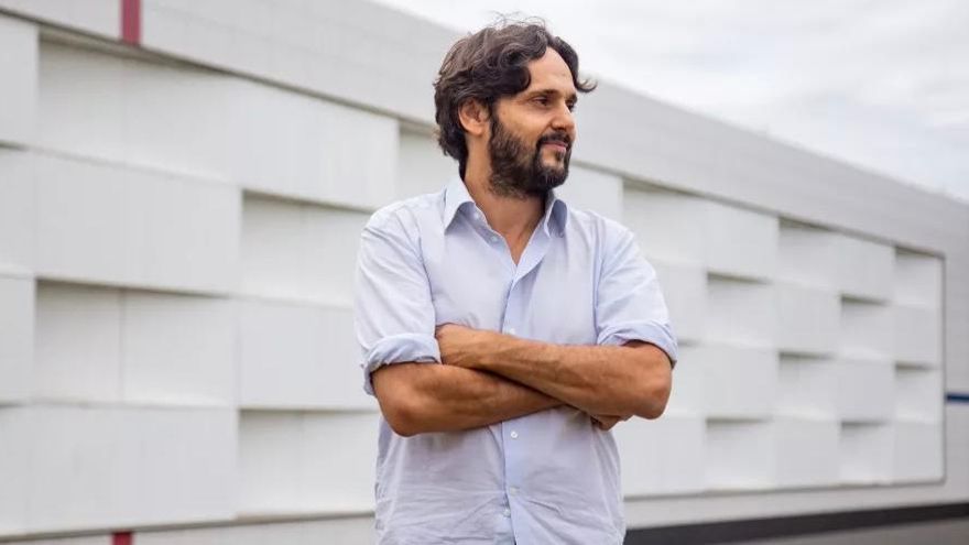 El director de LABoral Centro de Arte de Gijón alega presiones a trabajadores para posicionarse en su contra