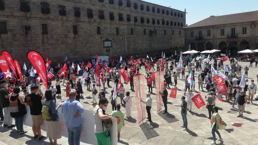 Protesta en la Praza da Quintana contra el proyecto de universidad privada que promueve Abanca en Galicia