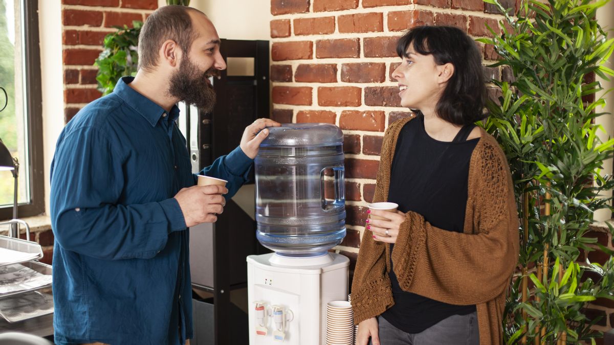 El psicólogo David Amselem explica los beneficios de las conversaciones triviales: “Las habilidades sociales se entrenan”