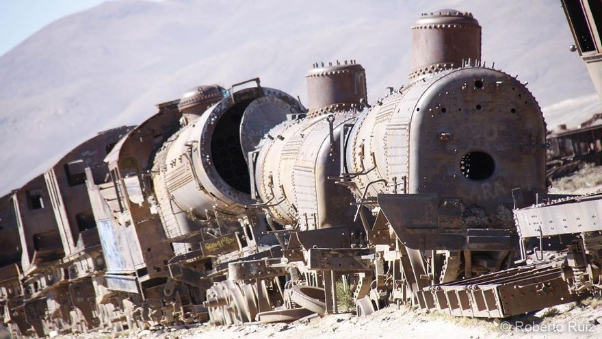 En las cercanías de Pulacayo, en Bolivia, los viejos trenes mineros descansan olvidados.