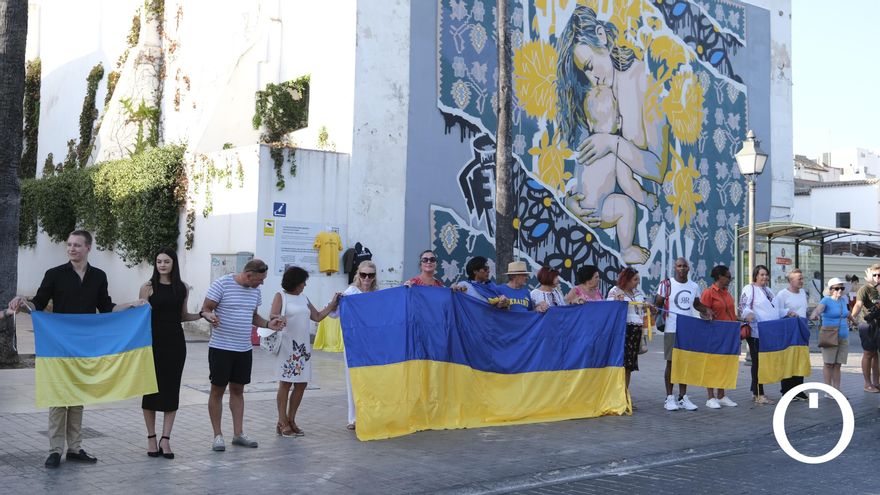 Cadena humana de ucranianos por el Día de la independencia de Ucrania y agradecimiento a Córdoba