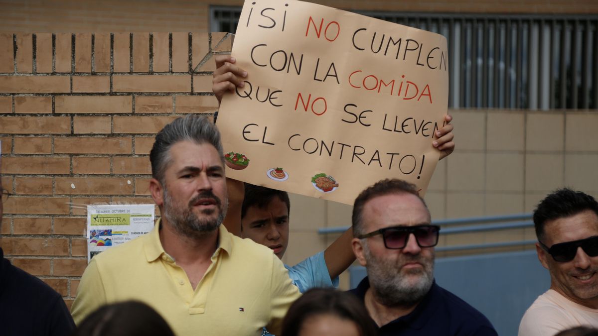 Protesta por el comedor en el CEIP Noreña de Córdoba