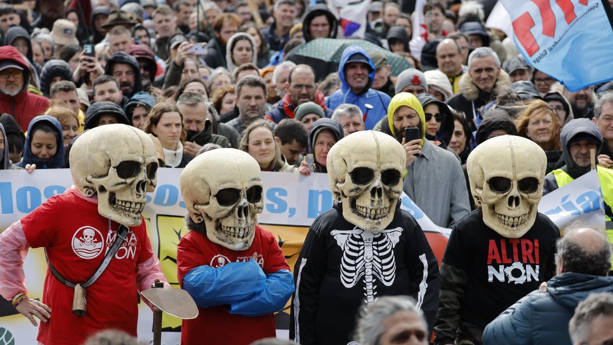 El PP recibe a Altri en Europa después de que el Gobierno central le denegase fondos de descarbonización